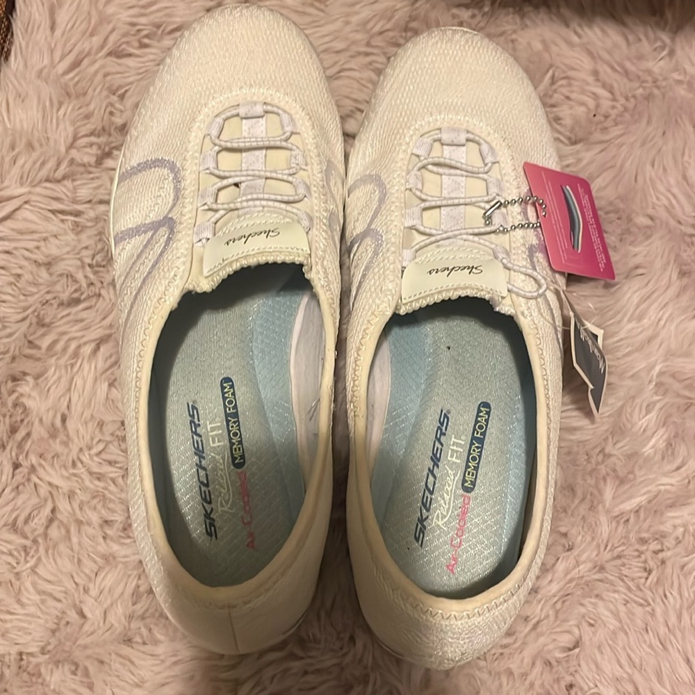 New white sketchers with tags size 9.5